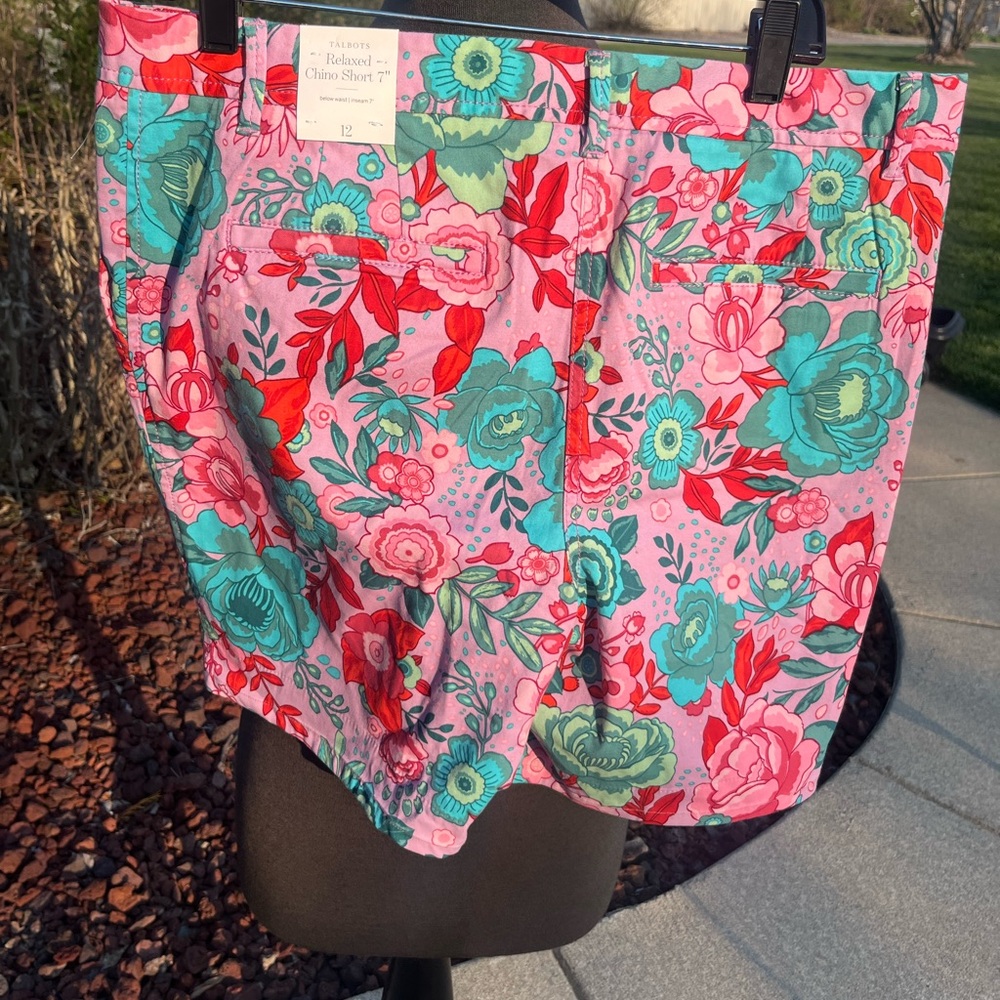 New Talbots size 12 ladies relaxed chino short in floral print pink 7”